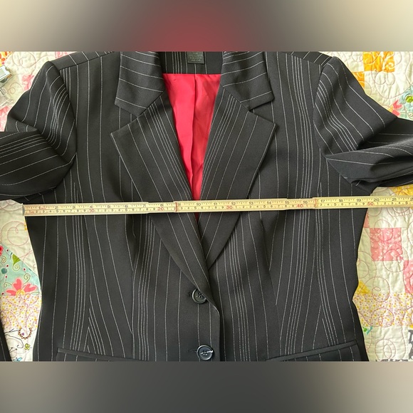 DKNY Pinstripe Blazer with Vibrant Red Lining - Picture 4 of 5